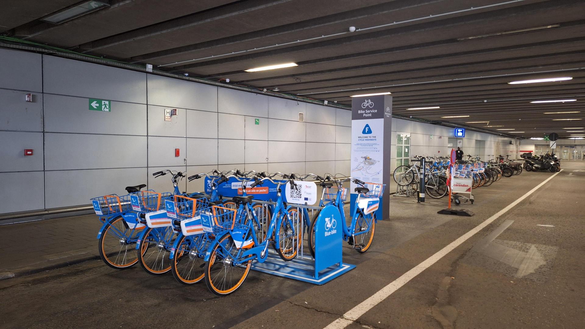 Blue-bike lands at Brussels Airport